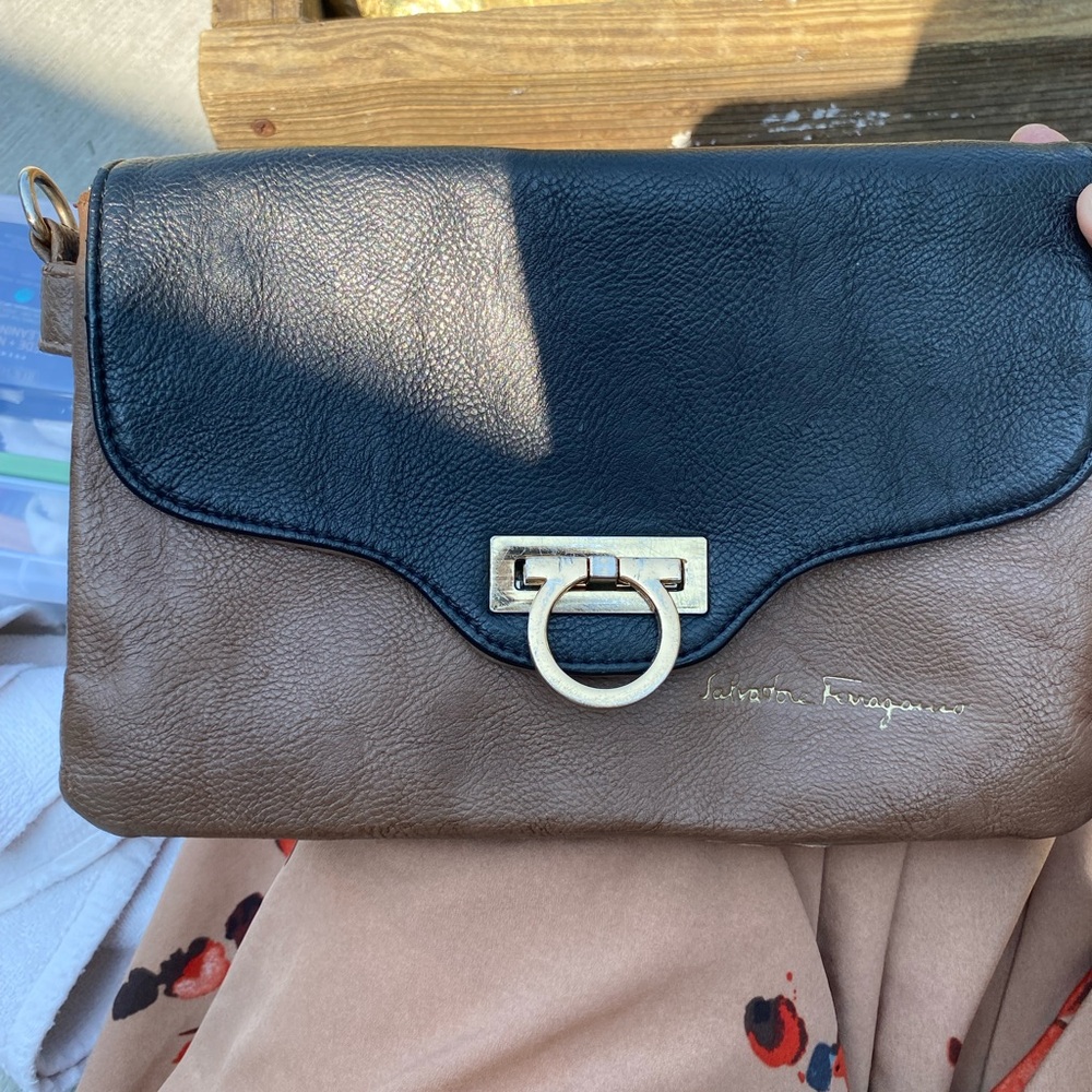 🤯BYE 🤯RARE AUTHENTIC  Salvatore Ferragamo Vintage Gancini Crossbody Bag